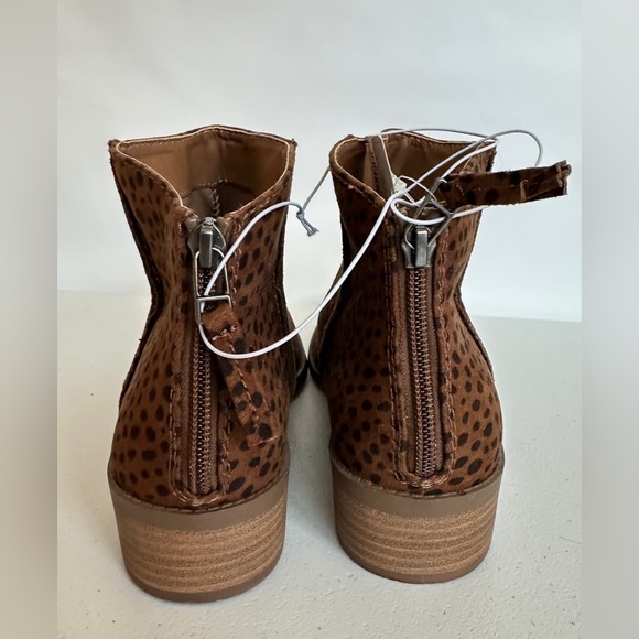 NWT. Women's Emma Leopard Print Ankle Bootie Brown - Universal Thread Size 9.5 - Picture 3 of 10